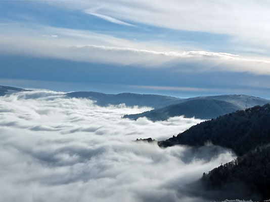 Au-dessus des nuages Au-dessus des nuages