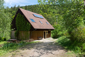 Gîte panda - vue de l'extérieure - terrasse - jardin