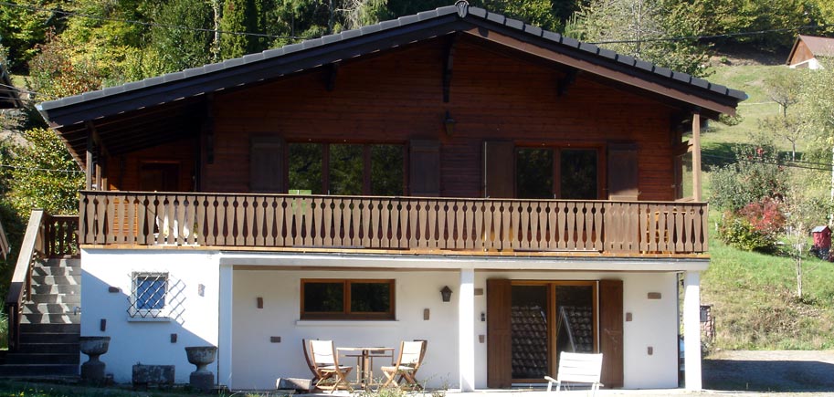 Unser Chalet für 8 Personen, hell und mit großem Garten